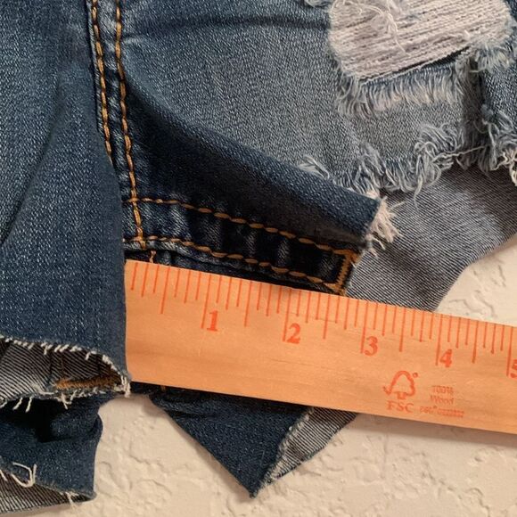 NWT True Religion Colette High Rise Tapered Skinny Denim Shorts Size 27 - Picture 5 of 9